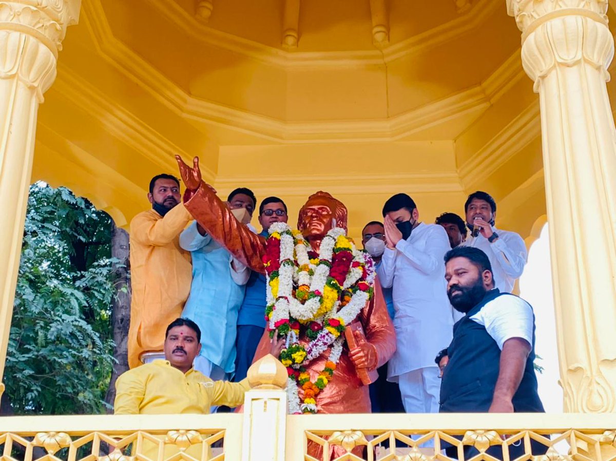 vishwajeetkadam's tweet photo. अण्णा भाऊ साठे यांना जयंतीनिमित्त आज सकाळी अभिवादन केले. 
@INCMaharashtra 
#AnnabhauSathe #आण्णाभाऊ_साठे https://t.co/oBFLGe6UnG