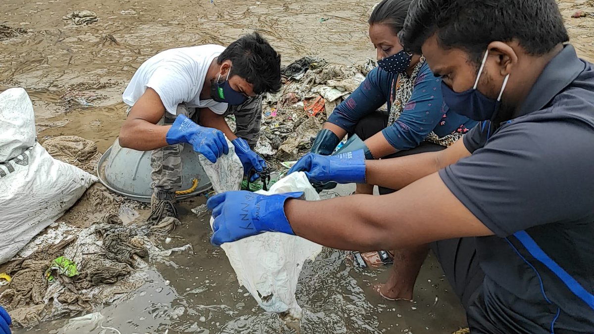 AfrozShah1's tweet photo. Week 318 .

Done for the Sunday. 

Plastic and the ocean separated.

Marine species get little respite from plastic pollution scourge .

Our bit . https://t.co/xo0BQ5iv7J