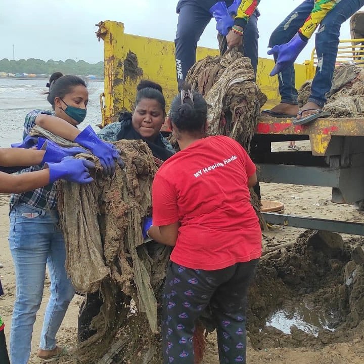 AfrozShah1's tweet photo. Week 318 .

Done for the Sunday. 

Plastic and the ocean separated.

Marine species get little respite from plastic pollution scourge .

Our bit . https://t.co/xo0BQ5iv7J