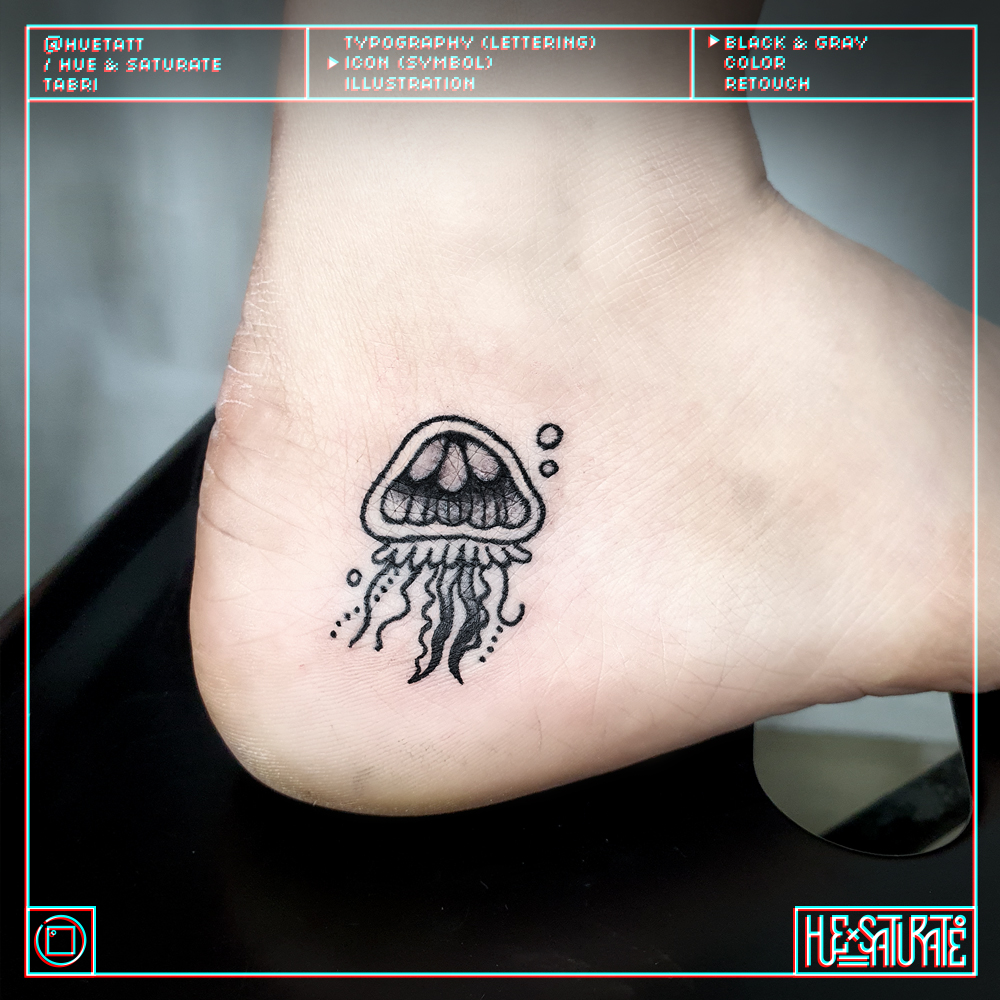 RT @HueTatt: ᙅ⩬ ᙅ⩬ ᙅ⩬ 흉터 커버업으로 발 뒤꿈치에 조그마한 해파리 한마리를 데려가셨습니다! ଳ ଳ ଳ #타투  #두들타투 #낙서타투 #캐릭터타투 #해파리타투 #미니타투 #타투도안 #건대타투 #서울타투 #타투이벤트 #타투이벤트중 h…, image size:1000x1000