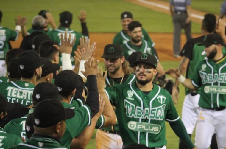 LMB_memes's tweet photo. ESTE EQUIPO DEBIO SER LA BASE DE LA SELECCION
-2do lugar de la Zona Sur
-Una maquina de hacer carreras
-Un extraordinario pitcheo 
-Peloteros con amor a su playera https://t.co/5tG1pFOAF1
