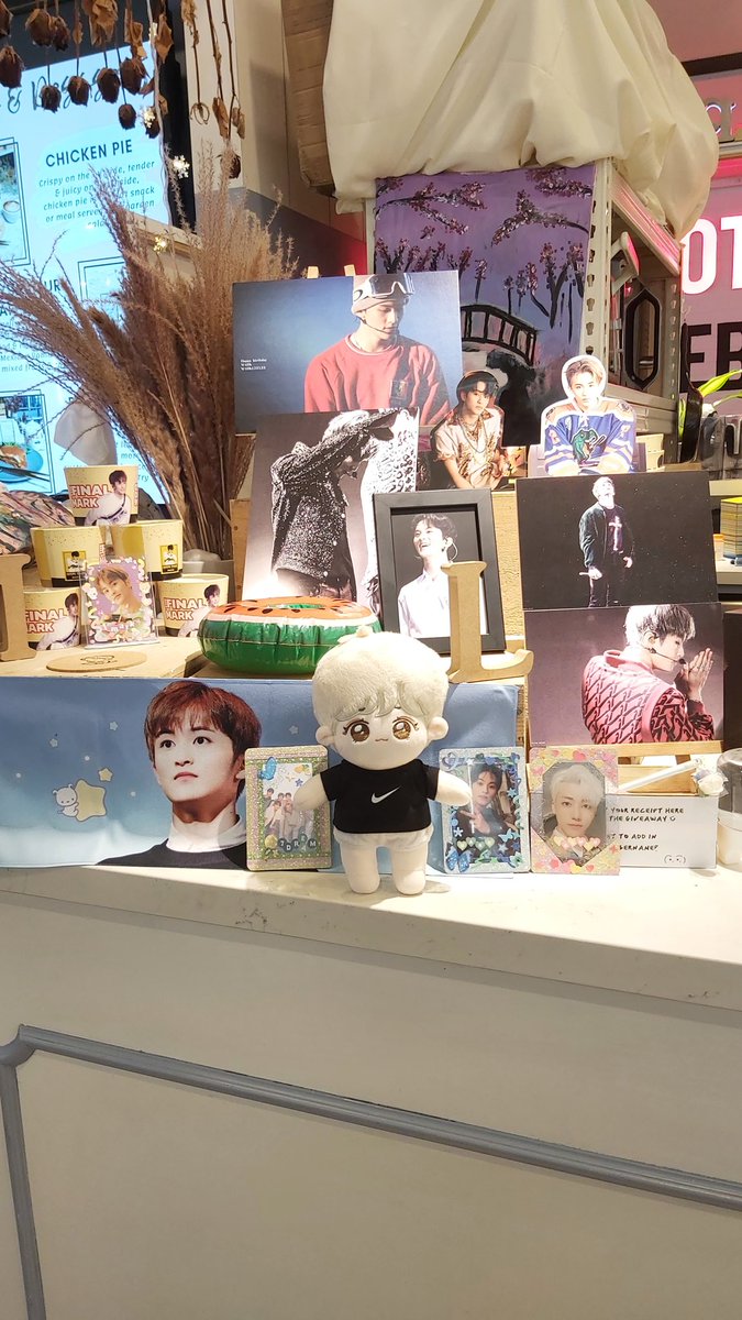 Lalovelyme1261's tweet photo. lil nana first trip, visited his Mark hyung's cafe event ^^
Thank you admins @MAJIMARK0802 for organising such a pretty event for uri Mark ๐๐๐ Everything was so cute & lovely ๐ฅฐ
#THEFINALMARK
#๋ง์ง๋ง 0802
#NCT #Mark https://t.co/4iNgjl4jyo