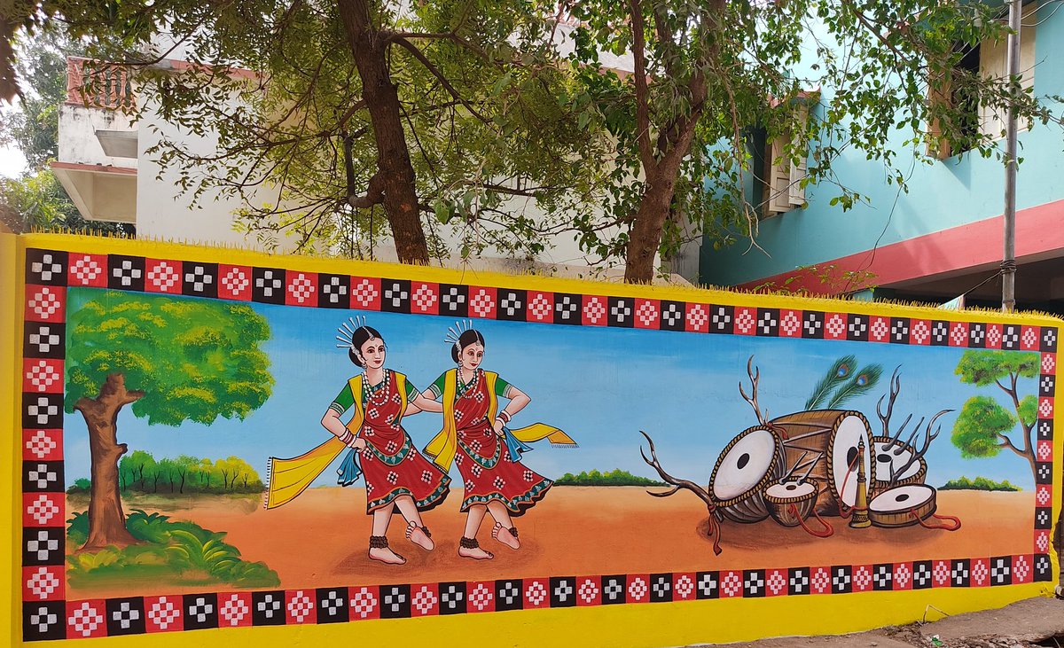 kumariika's tweet image. One of our boundary walls @ #Bhubaneswar

#sambalpuriday #SambalpuriDin