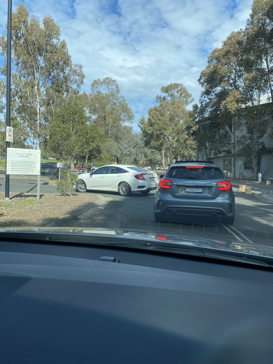 Leah Smileski tweet media