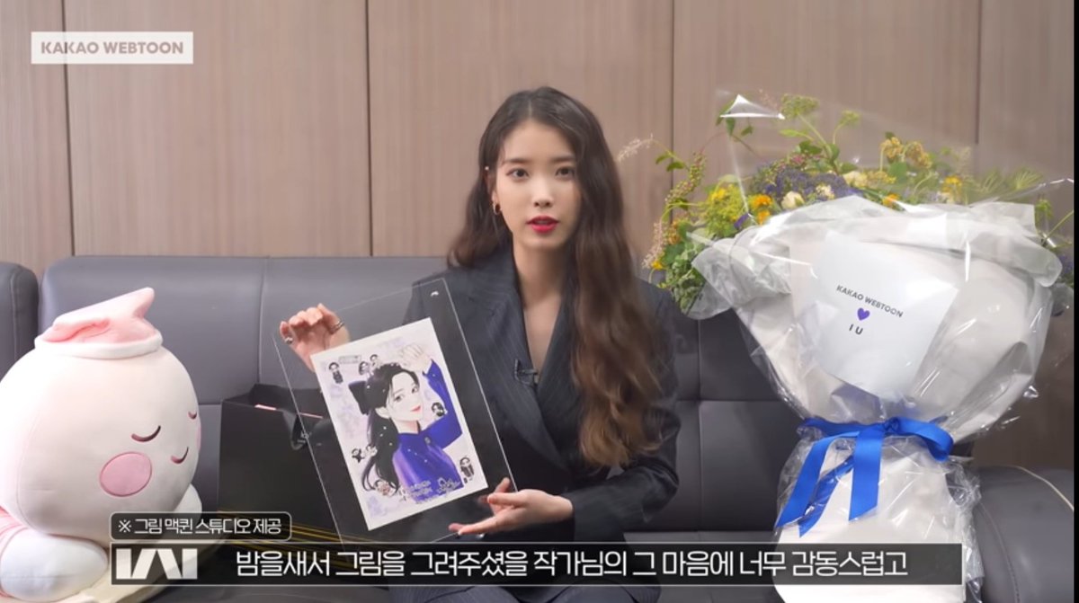 yesyesyyss's tweet photo. 카웹런칭 축하영상에 맥퀸스튜디오 작가님이 아이유님께 선물하신 그림 나오는데 그림이랑 멘트 정성봐 https://t.co/QV1EHVIrjL