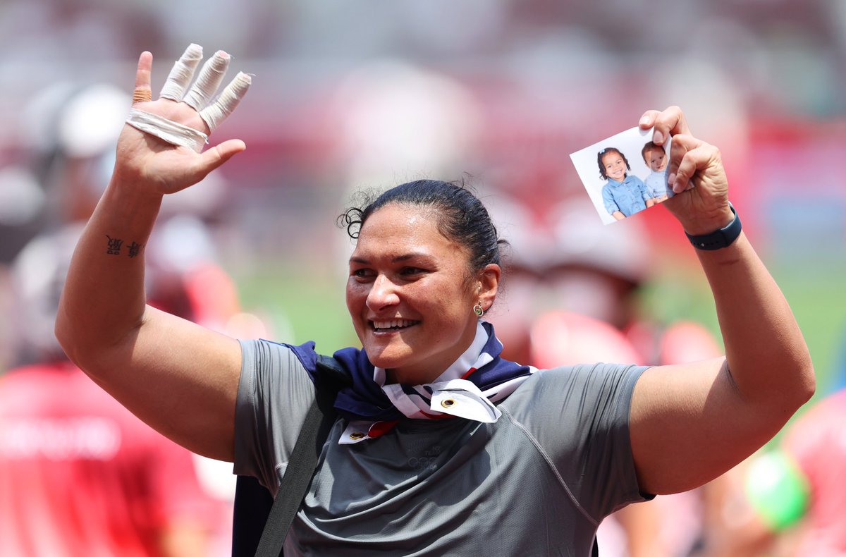 ワールドアスレティックス 世界陸連 Twitterissa 女子砲丸投げメダリストたち 鞏立姣 58m Pb レイヴン ソーンダース 19 79m バレリー アダムズ 19 62m 陸上競技 モーニングセッション終了 T Co Lg9adv1ady Twitter