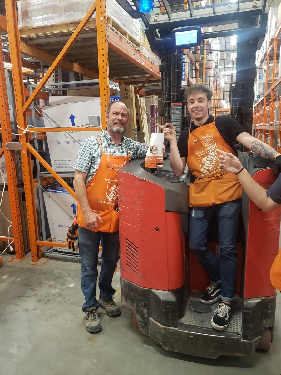 David  Bartow DS21 on another badge.