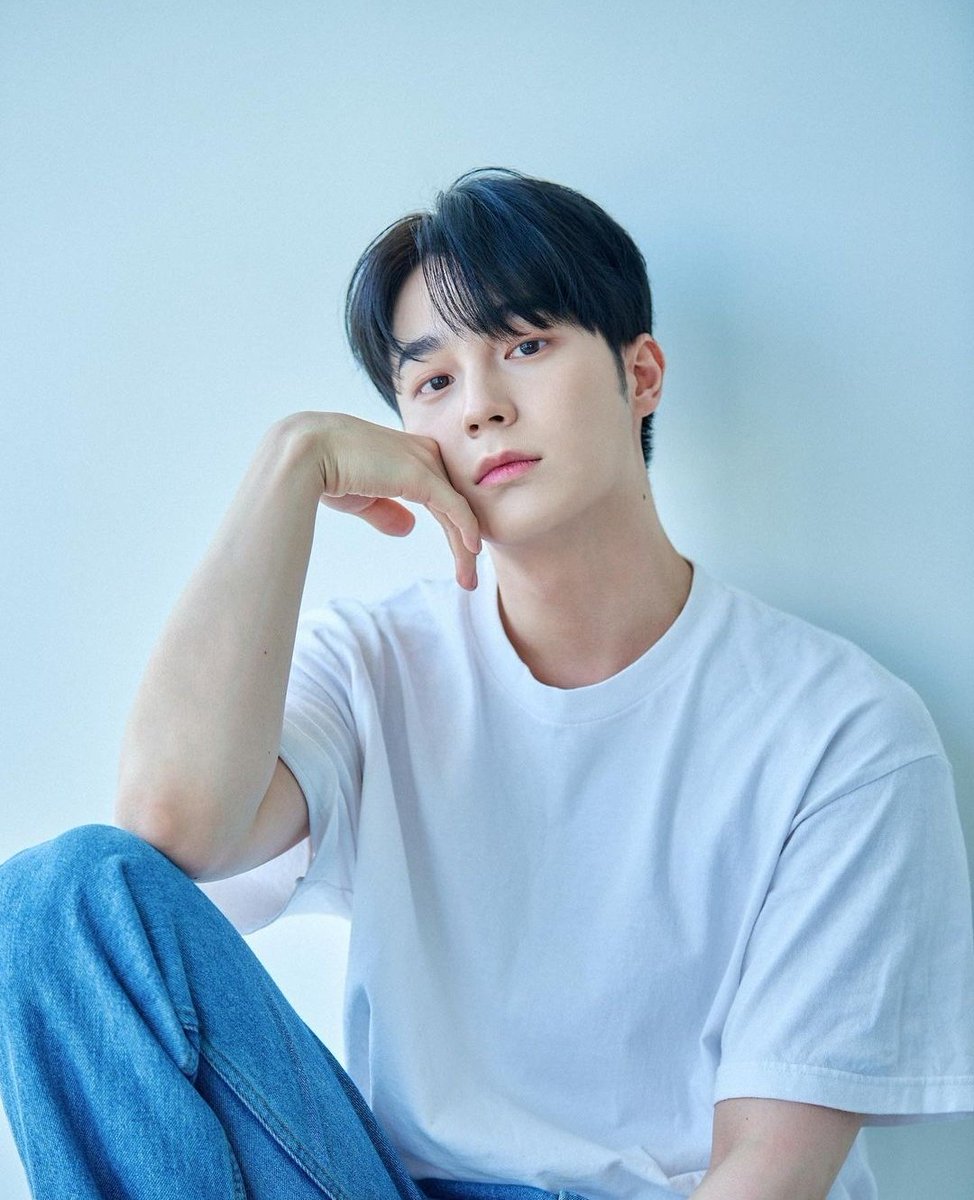 noir_argentina's tweet photo. [Instagram - 31.07.21] Actualización de Yunsung en su cuenta personal.

"Mañana lloverá. 💦
Será genial, ¿no? (desagradable)"

#느와르 #Noir #남윤성 #NamYunsung #윤성 #Yunsung #RookieActor #TemporadaDeLluvia #Calor #KimYeonkuk #Tonto #Lumiere 

Cr. @n__ys_
Esp. @noir_argentina https://t.co/LUl42bWPRV