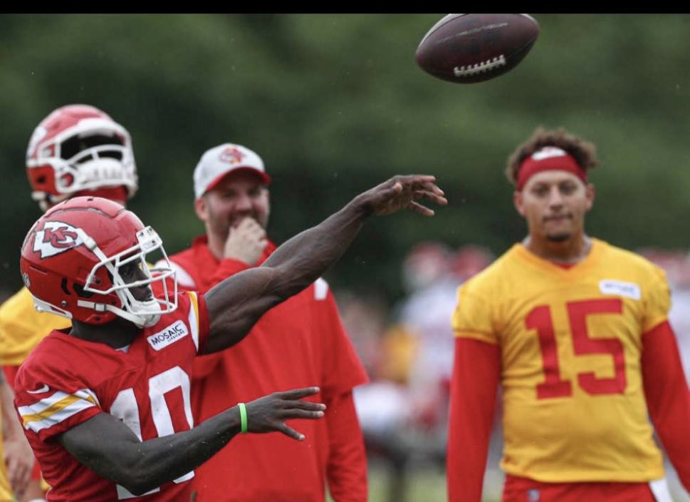 cheetah's tweet photo. Pat in the background looking scared !!! Let's goooo https://t.co/9gTb7LowXz
