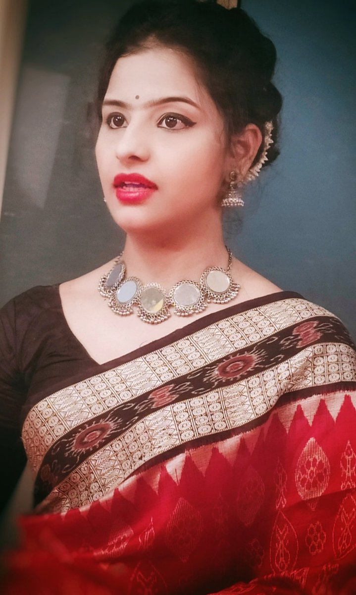 Pallavihota2's tweet image. ଆମର୍ ସାଂସ୍କୃତିକ ନବ-ଜାଗରଣ ମୂଲ୍ ହେଇ ସାରିଛେ... ଆସୁନ୍ ସମସ୍ତେ ସାମିଲ୍ ହେଉନ୍ ।

The cultural renaissance has begun. Be a part of the process. 

#Sambalpuridin #sambalpuriday