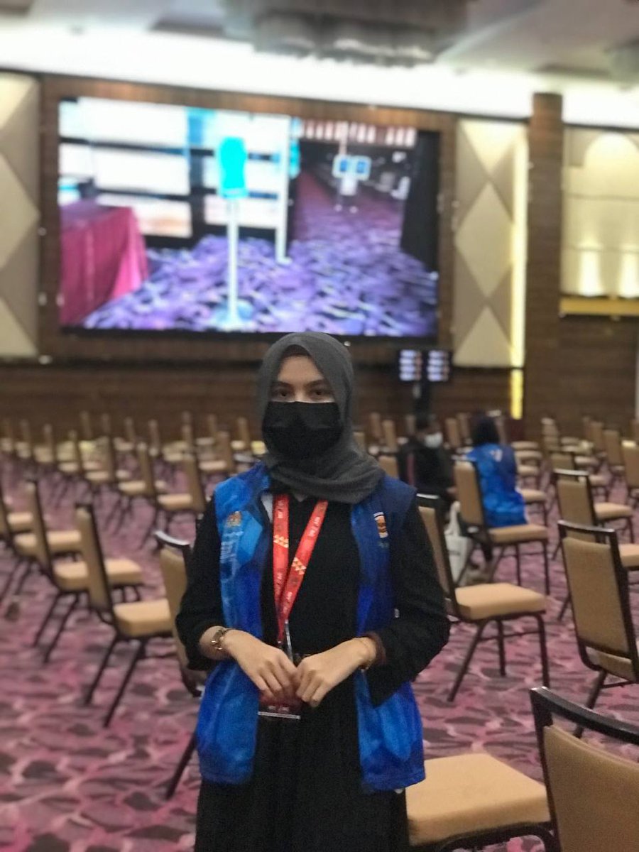 AinaaFakhira's tweet photo. Sukarelawan ✅  Turun ke jalan ✅

Sebagai anak muda yang tiada kuasa, kami sudah lakukan yang terbaik atas kapasiti yang kami ada! https://t.co/venE5Ck3rs