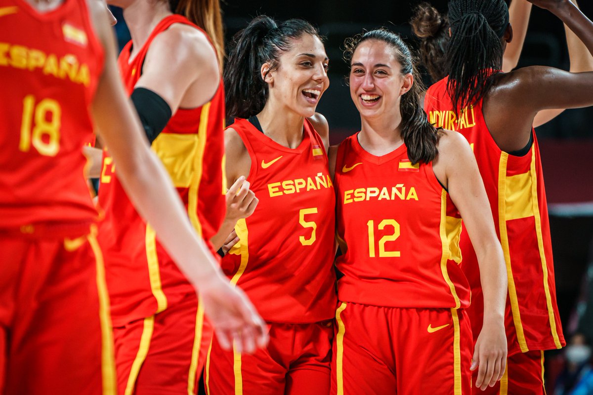 BaloncestoESP's tweet photo. 🇯🇵 #Tokyo2020 | Ahora, a por el siguiente OBJETIVO 🔜

#LaFamilia #SomosEquipo https://t.co/czB82vWs1x