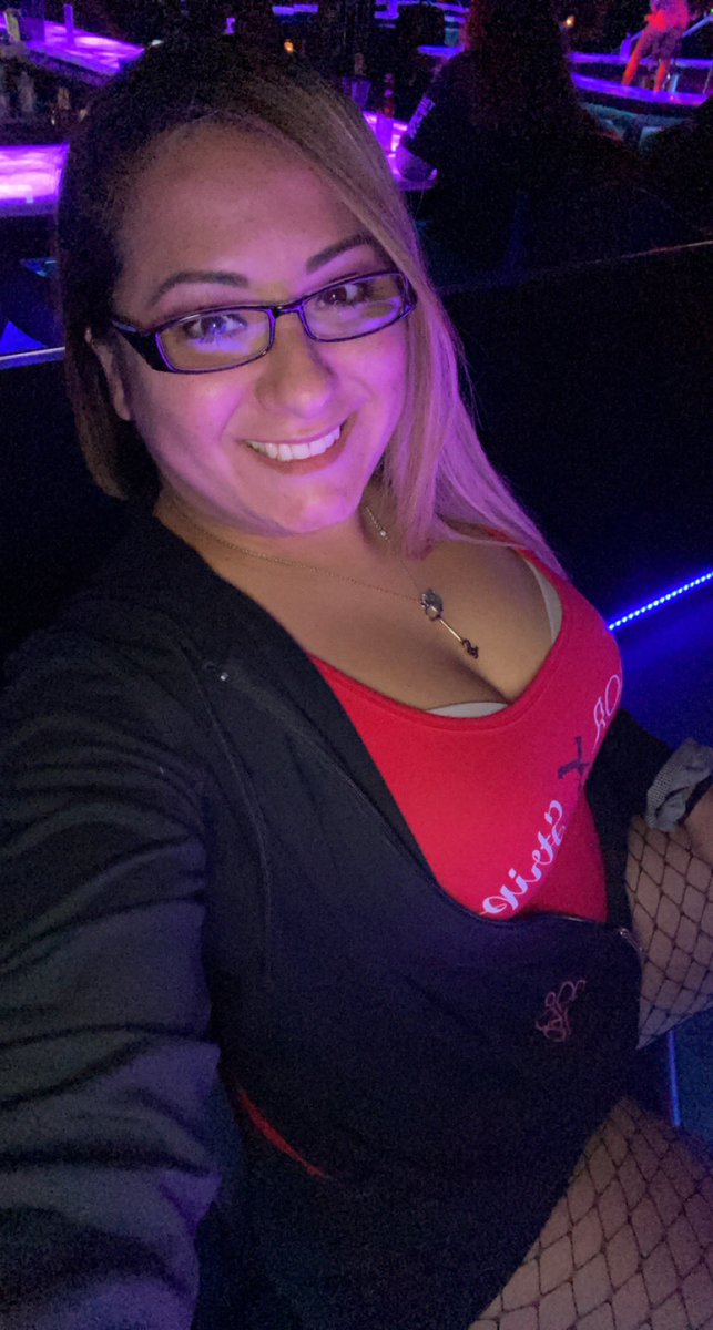 Chillin waiting for it to pick up in here LMAO 🤣😂. #SummerTime #SummerTimeVibes #SlowSummerVibes #KillingTime #WorkSelfies #BoredAtWork #StripClubLife