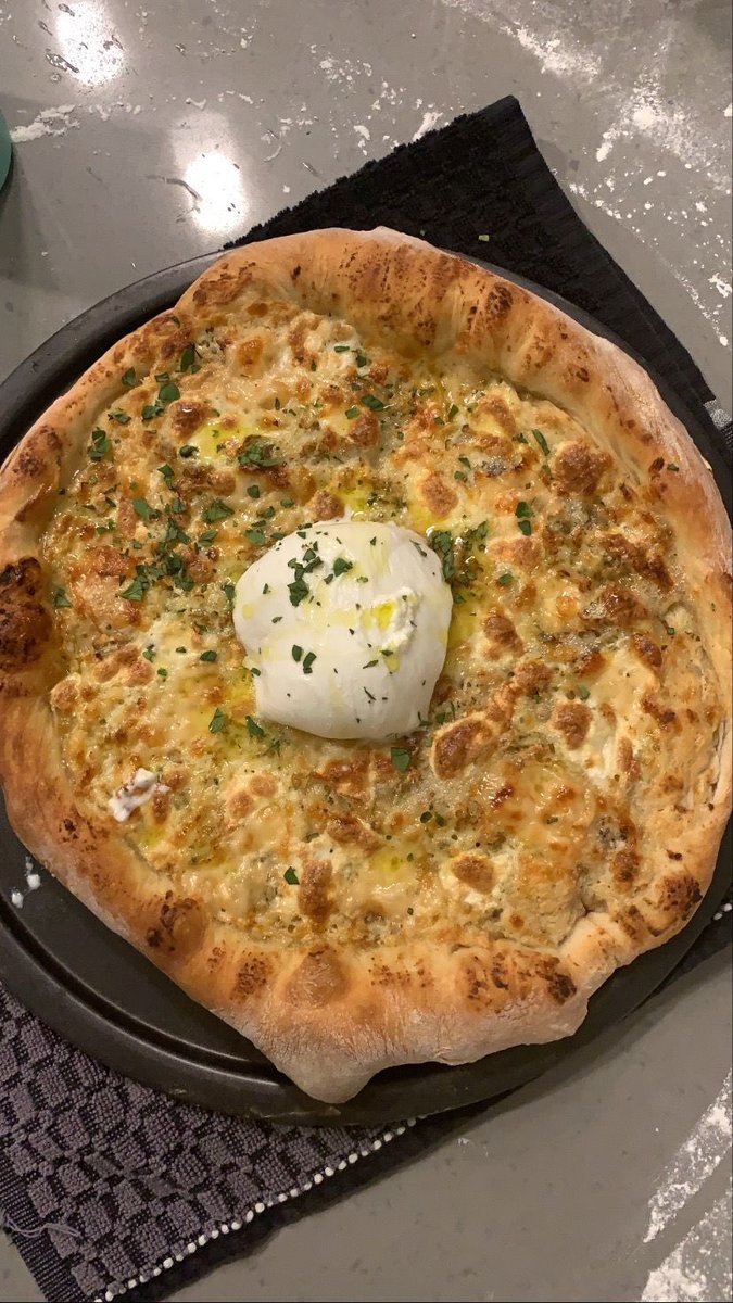 Rafa_Marquez's tweet photo. Pizza Bianca ❤️ https://t.co/zybizR1lzK