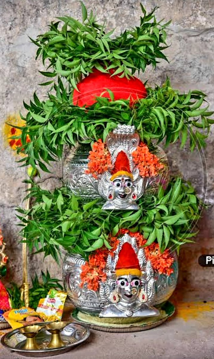 SmitaSabharwal's tweet photo. My #Bonalu2021🌿 greetings to all 🌿
May the Goddess Mahankali keep us safe🙏 https://t.co/141YQryTYD