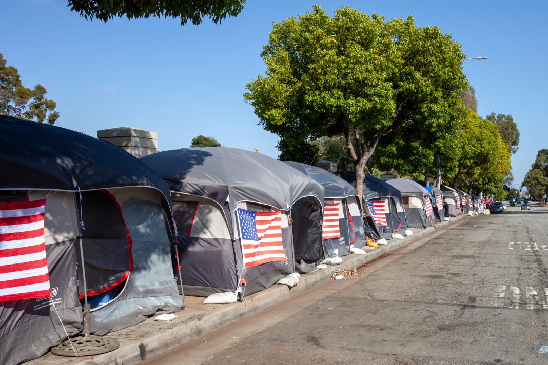 DanielforVC's tweet image. .@RepBrownley This is a VETERAN tent city less than 30 miles from our district at the West LA VA hospital, and just one of more than dozens nationwide.

We don't need free access to parks, we need housing &amp;amp; healthcare!!
#EmptyGestures #DoSOMETHING!!