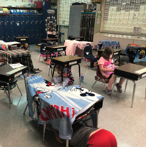 KASMOM24's tweet photo. Mrs. Schmidt is a 1st grade teacher from KY. Her sweet, inquisitive first graders will be more comfortable gathering on the floor with a rug beneath them instead of hard flooring. $296 to go! #DonorsChoose Please share @YNB @LouDPhillips @craignewmark  ➡️https://t.co/IyMnqei9ni https://t.co/Xo8hBh9iNt