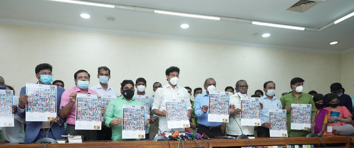 Anbil_Mahesh's tweet photo. "எழுதுக" அமைப்பின் சார்பாக மேனாள் குடியரசுத் தலைவர் டாக்டர் 
ஏ.பி.ஜே. அப்துல் கலாம் அவர்களின் நினைவு நாளை முன்னிட்டு, மாணவர்கள் எழுதிய 100 புத்தகங்களின் வெளியீட்டு விழா நடைபெற்றது.

இந்நிகழ்வில், கலந்துகொண்டு மாணவர்கள் எழுதிய 100 புத்தகங்களை வெளியிட்டுச் சிறப்புரையாற்றினேன். https://t.co/h8ruHeFwBX