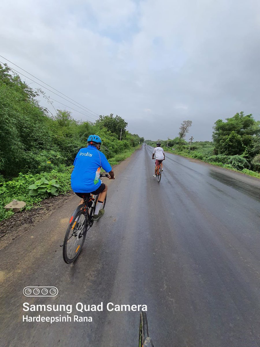 Rainy ride 🚴‍♂️ to Dholka branch of Narmada canal.

Let's ride to make Karnavati fit and healthy.

#Cycles4Change #PedalPower