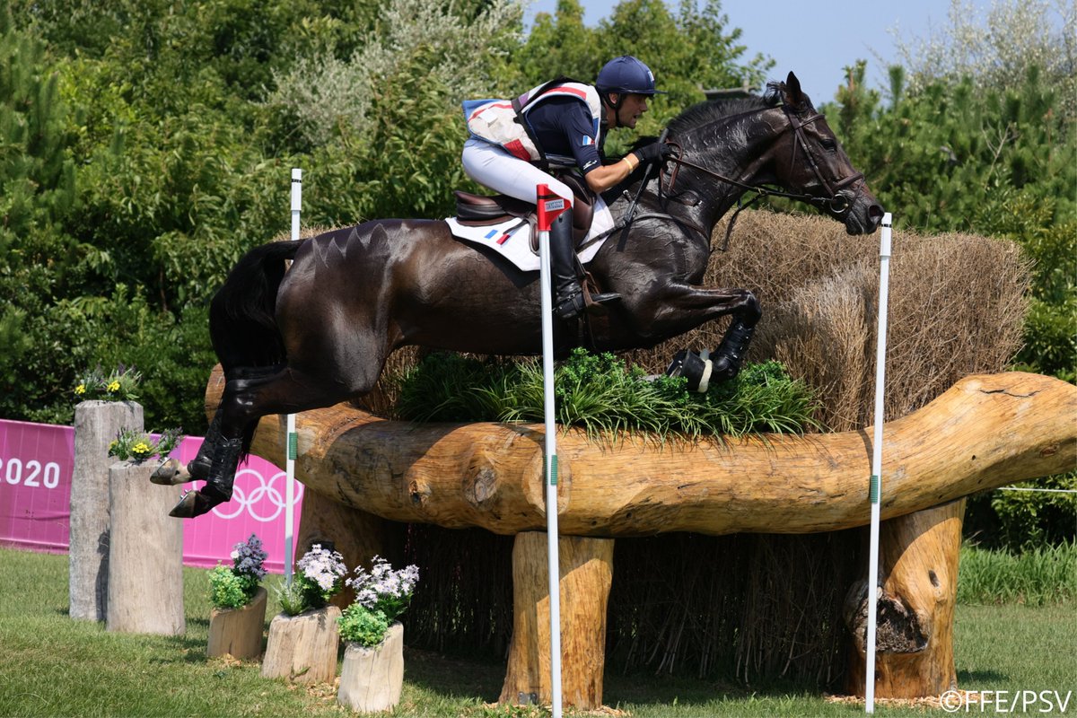 FRA_Equitation's tweet photo. #RideToTokyo Les 3 excellents parcours de cross de Christopher Six, Nicolas Touzaint et @KarimLaghouag, permettent aux Bleus de remonter à la 3e place provisoire. 💪🇫🇷🐴 Nos 3 champions sont dans le Top 15 en individuel. Les résultats : https://t.co/8nYUxnnIJu
#UneSeuleEquipe https://t.co/jqmK8NOC1s