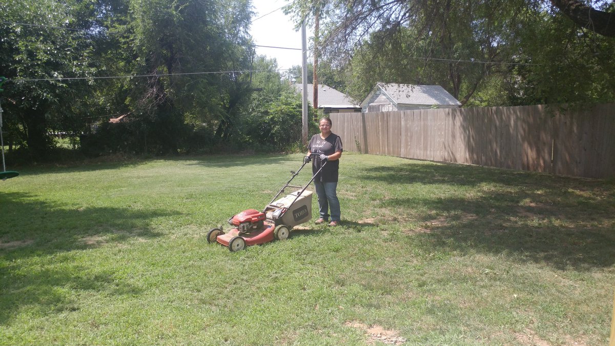 RealHonestMom's tweet photo. How do you instantly turn your yard into 120 acres? Use one of these babies. https://t.co/ipmD4SP2yn
