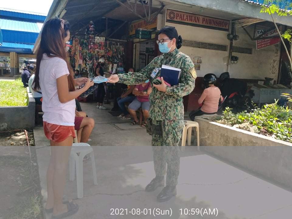 pototanilo2PNP's tweet photo. Conducted police presence and distribution of IEC materials.
#TeamPNP
#InfoDrive https://t.co/idmN9YoNdL