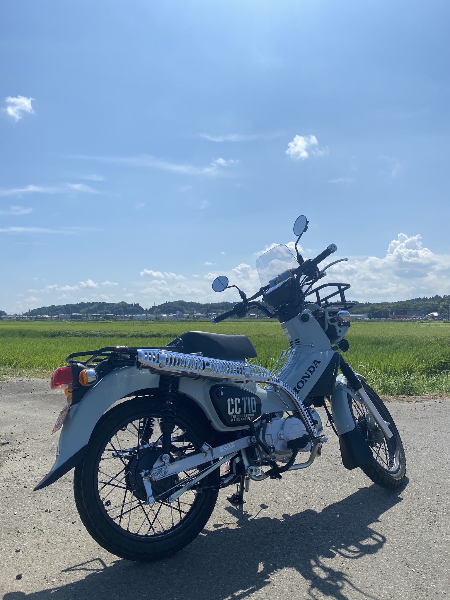 千葉在住 クロスカブ プコブルー納車から3日目 田舎道をのんびり走行中 V クロスカブ プコブルー 林道仕様 00台限定 ハンターカブ クロスカブja45 クロスカブカスタム T Co Jvrrkmskzn Twitter