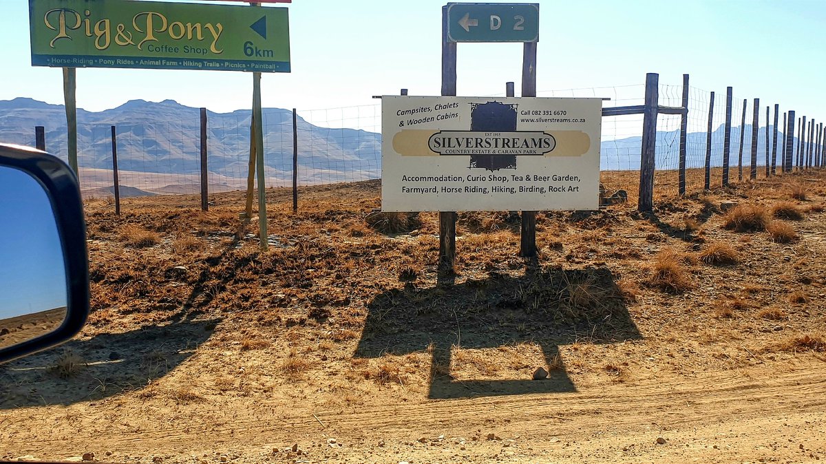 Monique_PR_'s tweet photo. [thread] 🏞️Hello Silverstreams Self-catering this is Riverbend Main Cottage 

#rebuildkzn #supportlocal #KZNhasitall #Drakensberg #underberg #TravelChatSA #restaurant #homemade #curioshop #SouthernDrakensberg #KwaZuluNatal #ShareSouthAfrica #AdoptDontShop 
https://t.co/kB6DKrDdV5 https://t.co/o0szkka6Mg