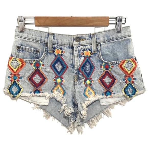 Modelalamode's tweet photo. So good I had to share! Check out all the items I'm loving on @Poshmarkapp #poshmark #fashion #style #shopmycloset #cheapmonday #carmar #splendid: https://t.co/RMOkKSsi9s https://t.co/NdDaxdivuv