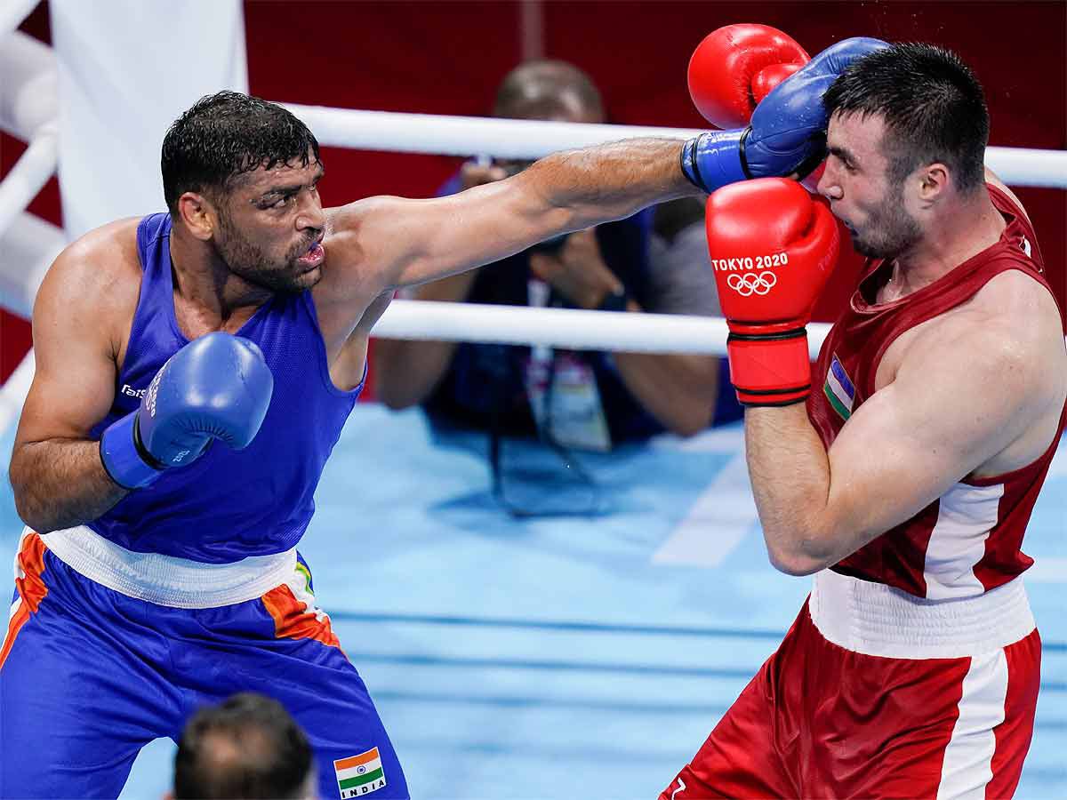 Thats probably known as “the fighting spirit” #SatishKumar brought the fight to the world Champion against great odds .. like true champions Bakhodir Jalolov acknowledged the effort giving Satish the right of way to exit by raising the ropes for him to exit first 👏🏽👏🏽 #boxing