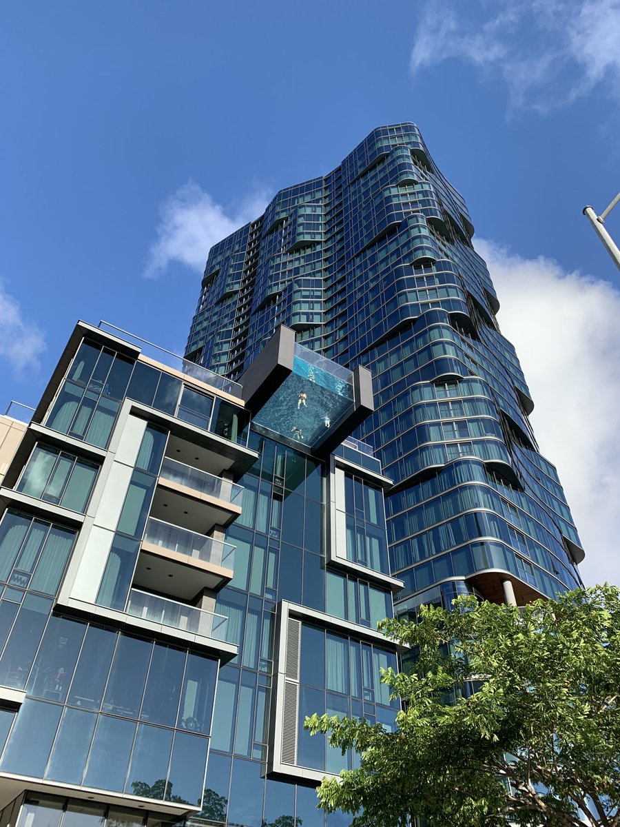 メカニック ワールドミッションでジェイソンステイサムがプール下に