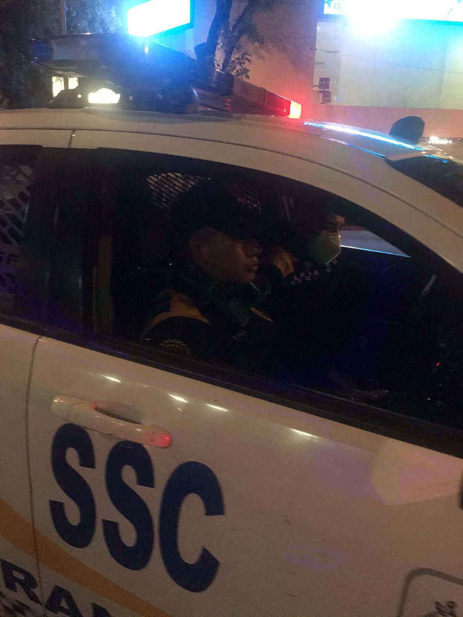 karlaabud's tweet photo. Estos policías me acaban de extorsionar en Polanco en Anatole France , como no les di dinero me quitaron la placa. OJO @SSC_CDMX @GobCDMX @Claudiashein @AlcaldiaMHmx @vromog #policiacorrupta #abusodeautoridad https://t.co/UegJwuqvBa