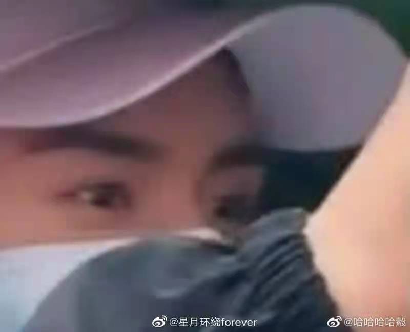Blu_goldfish's tweet photo. #LLD challenge!
Guess who is it!
(Pic Cr. ๆๆ็ฏ็ปforever on Weibo)
#ๆตชๆตช้ #ๅฑฑๆฒณไปค #ไฟๅฒ #ๅฒไฟ #JunZhe #ZheJun #wuhucouple #mountainpeople #ๅฑฑไบบ #ๅผ ๅฒ็ #ๅผตๅฒ็ #ZhangZhehan #้พไฟ #้พไฟ #GongJun https://t.co/SPPNVNle0U