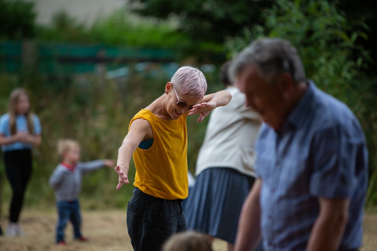 edintfest's tweet photo. We're gifting 30 Festival Favours to the people of Edinburgh this August ⭐ 

This week we launched our first Favour with a @CuriousSDance workshop for Oxgangs Walking Group, as they celebrated their local community at the Oxgangs Triangle Community Garden.

📷 Beth Chalmers https://t.co/5sF2QZeJOV
