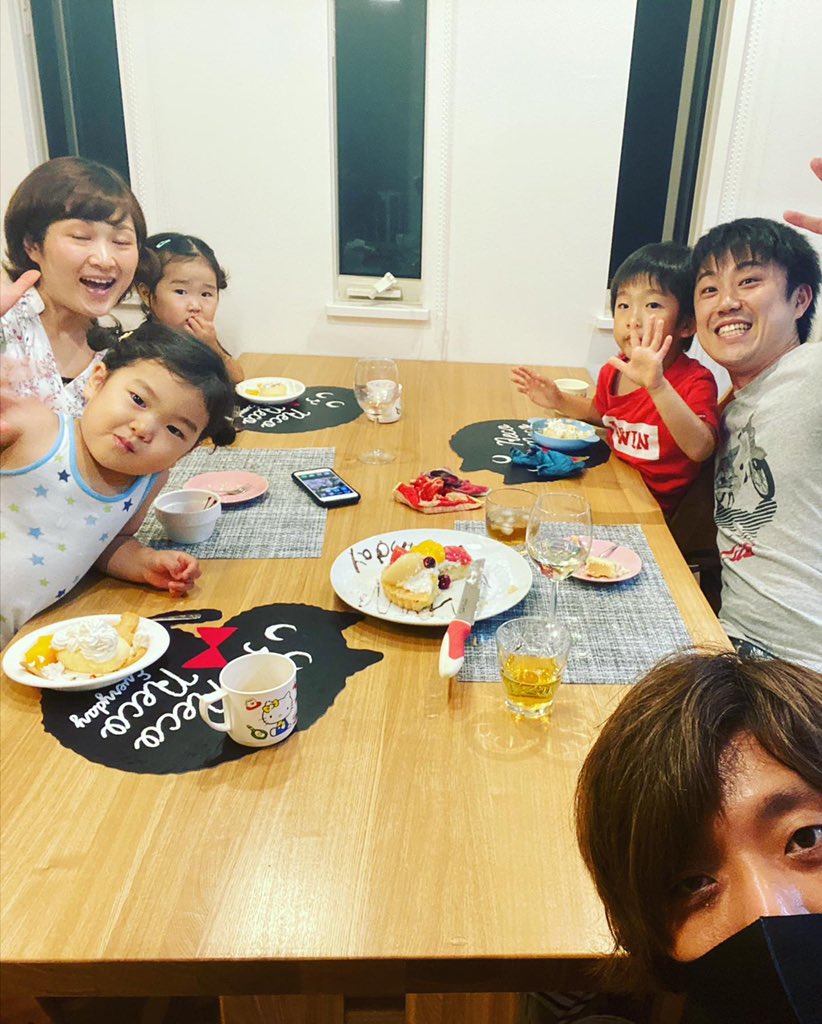 MensCooking77's tweet photo. 沢山のお客様に頼んで頂き本当に感謝しております😊

様々な記念で出張料理をご指名ご予約頂いております！
お子様にお寿司の握り方体験をして頂いた人数は50名様くらいになります😉
呼んで頂く数だけ、ストーリーがある！それが出張料理です！😊
#出張料理　#シェフくる　#chefree #出張しぇふ https://t.co/0XkE4jqZZz
