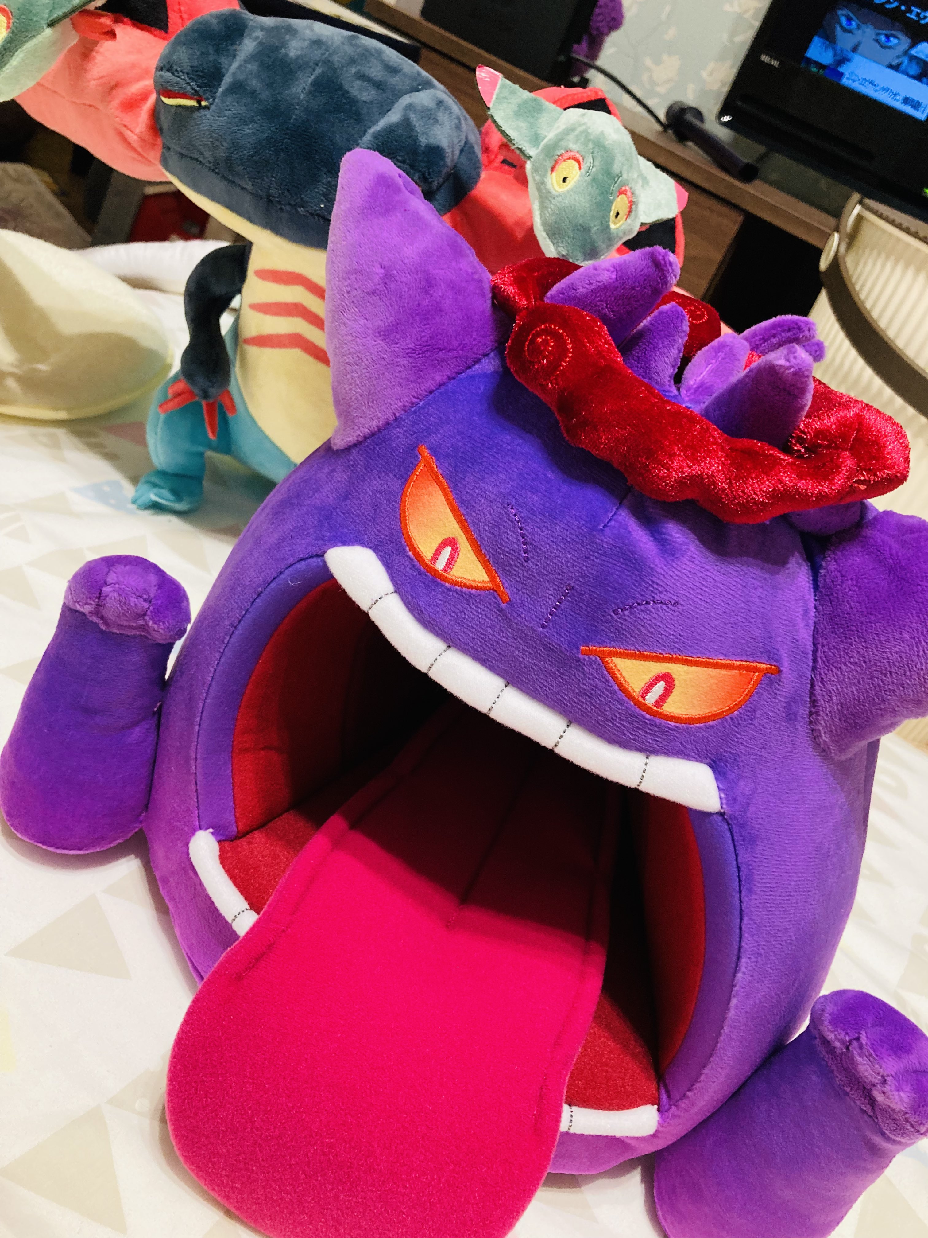 Hal Kiri ハルキリ キョダイマックスゲンガーのぬいぐるみ届いた 大きくて迫力ある そしてすごい遊ばれている T Co Ndcwyhmtpz Twitter
