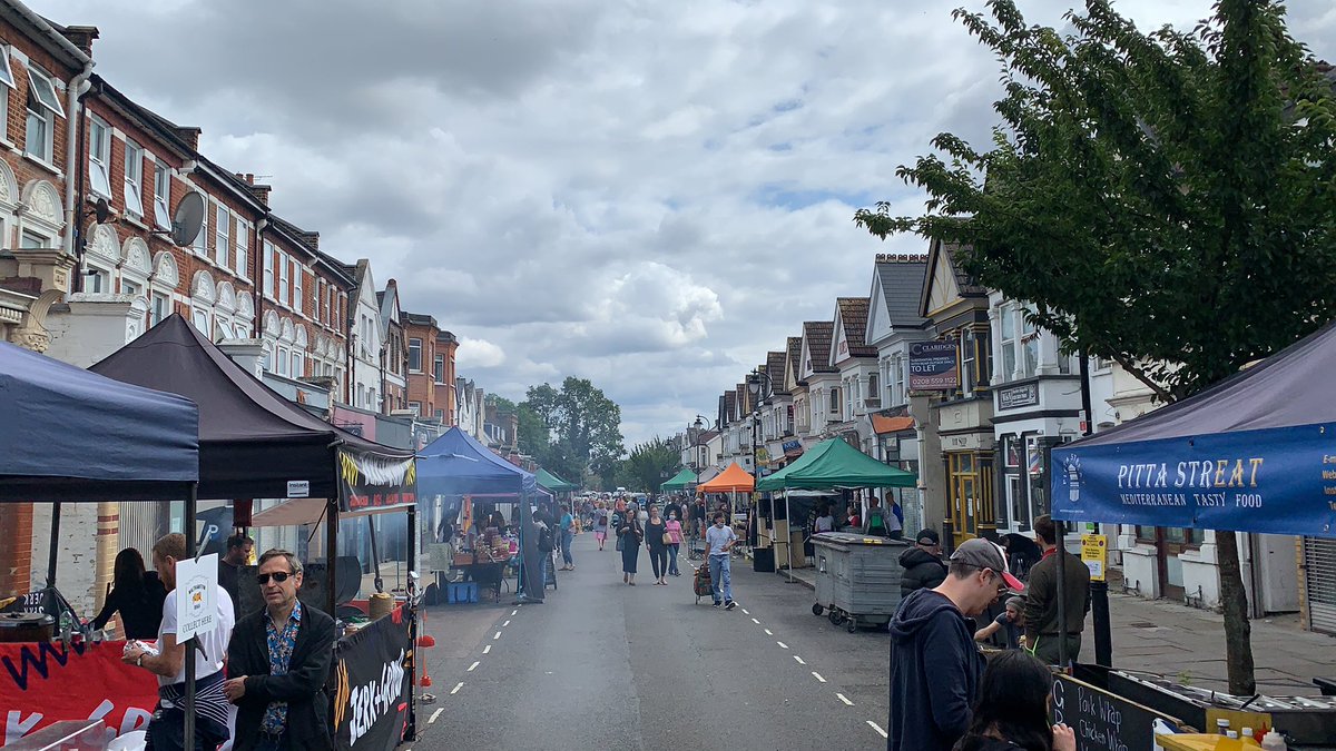 #MyddletonRoad Market is underway and the sun is out! #bowespark #n22