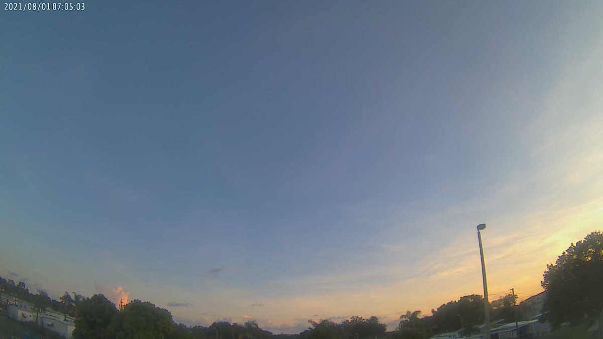 RClubDHMSWxSTEM's tweet photo. Dunedin Highland Middle School at sunrise and it's 82 F. https://t.co/BcSHbvQctF