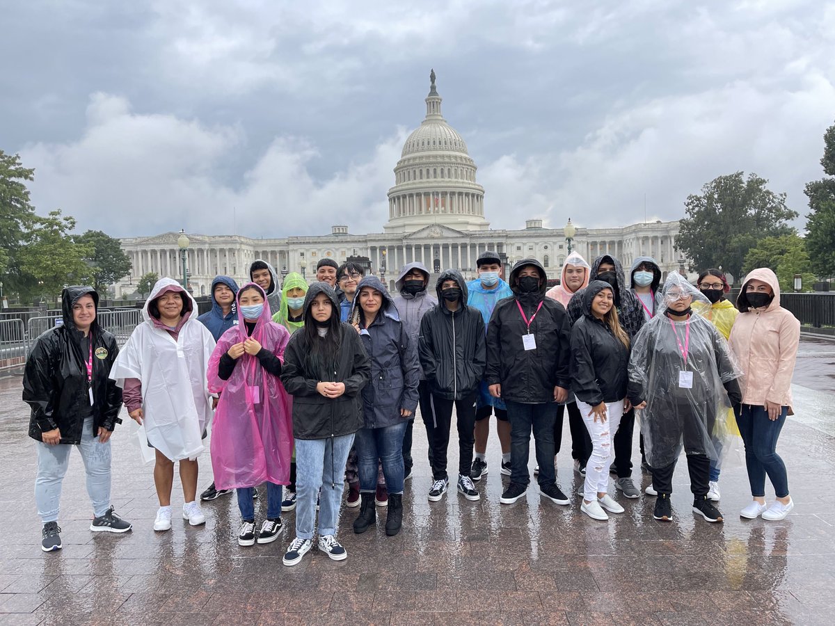 PajaroMiddle1's tweet photo. ⁦⁩ @PajaroValleyUSD⁩ ⁦@mlrod32⁩  Our Pajaro Panthers touring DC. Visiting sites and monuments is great preparation for learning history in the fall. https://t.co/1upPglghKq