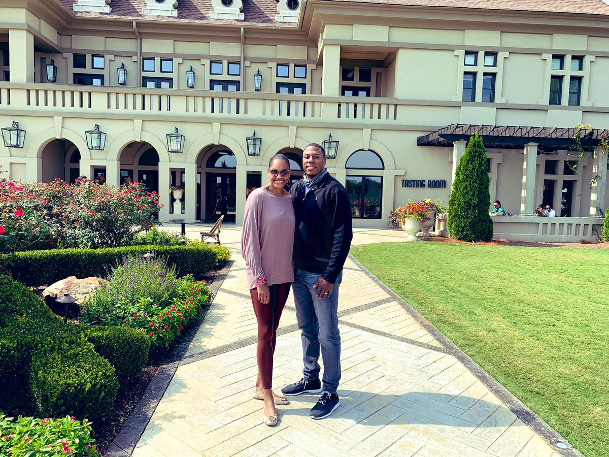 DariusTaylor's tweet photo. Happy Anniversary @CoachJoniTaylor. What a wonderful ride it has been!! Cheers to many more! 🎉Even though this year we’re far apart, your always in my ❤️🖤!! https://t.co/U8v8QRz20M