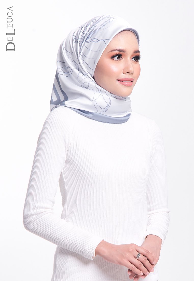 M_Symr's tweet photo. Bella Square - THE 1ST DUAL DESIGN SCARF IN MALAYSIA is back! 

Yes. 1 scarf with 2 designs for RM59 only. 

This is actually my initiative to save your money.

I restocked this 2nd batch with more exclusive fabrics &amp; very limited stock available. 

https://t.co/bNJKWqntYR https://t.co/7rmCFqhe3X