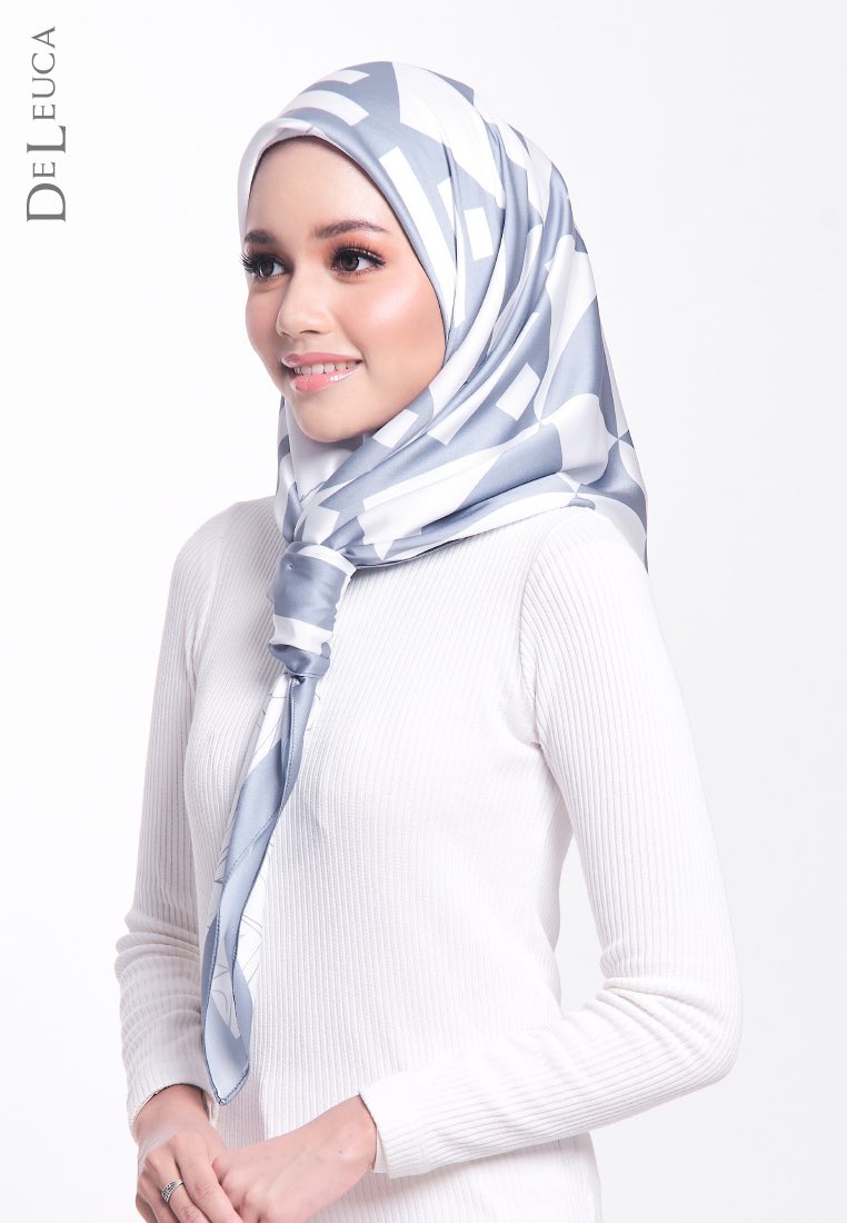 M_Symr's tweet photo. Bella Square - THE 1ST DUAL DESIGN SCARF IN MALAYSIA is back! 

Yes. 1 scarf with 2 designs for RM59 only. 

This is actually my initiative to save your money.

I restocked this 2nd batch with more exclusive fabrics &amp; very limited stock available. 

https://t.co/bNJKWqntYR https://t.co/7rmCFqhe3X