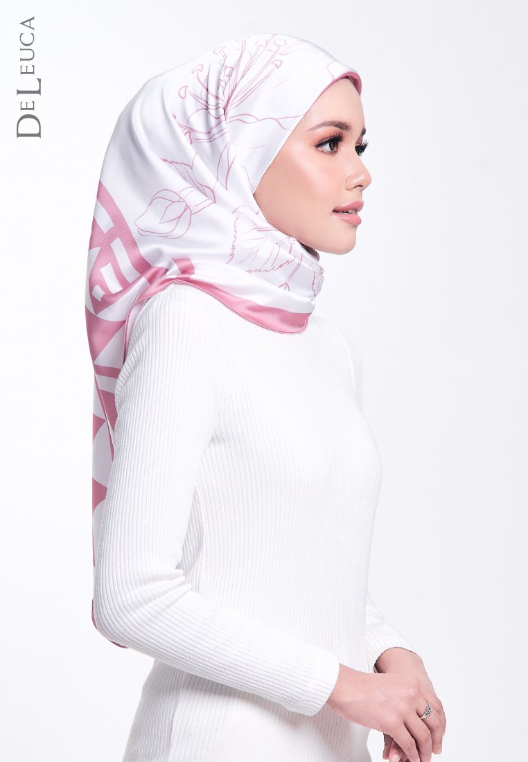M_Symr's tweet photo. Korang nk beli Bella scarf lebih dari 1 tp tak cukup duit nak kena tunggu gaji. Don’t worry. Korang boleh je bayar guna Split payment &amp; bayar secara ansuran selama 3 bulan dgn 0% interest. Minimum pembelian RM150 ke atas. Boleh pakai debit &amp; credit card.

https://t.co/bNJKWqntYR https://t.co/88lZeCfKoq