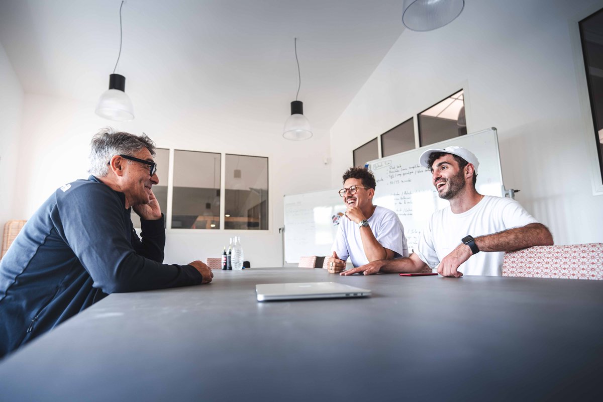 The North Face nous a ouvert les portes de son lab de développement Footwear pour le monde entier. Et c'est à Annecy chez All Triangles que ça se passe. On vous raconte tout avec l'itw de Jean-Marc Djian, l'homme qui a monté tout ce projet de zéro : 
joliefoulee.fr/les-secrets-du…