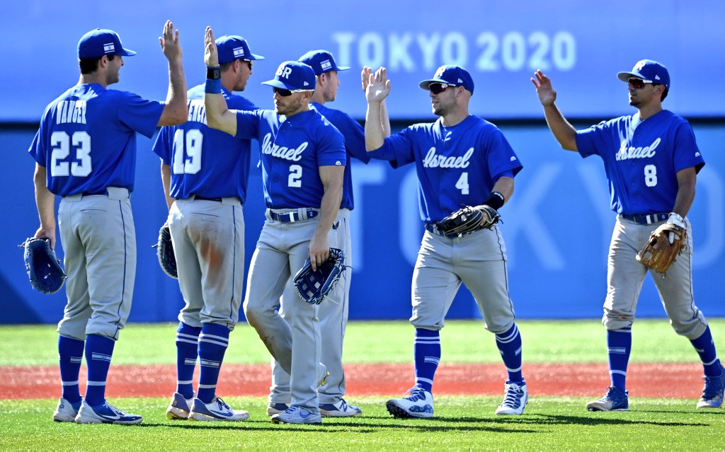 WBSC's tweet photo. 🇮🇱🇮🇱🇮🇱🇮🇱 📸 Historic first-ever Olympic Baseball win for Israel

#Tokyo2020 #baseball #Olympics @israel https://t.co/8xvVlpcAJO