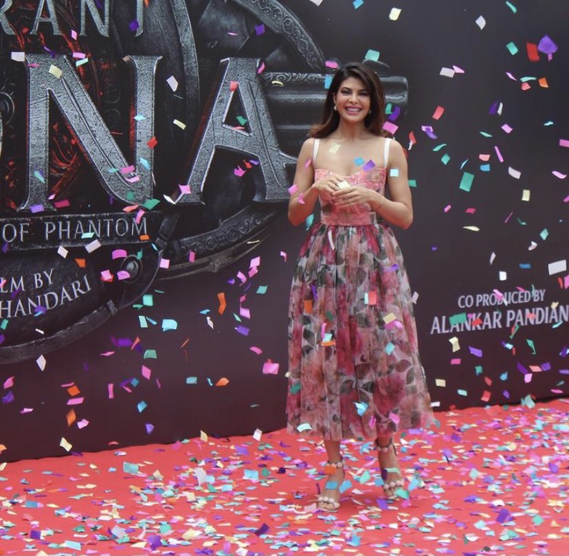 Asli_Jacqueline's tweet photo. Poster launch!! 🌸 #vikrantrona 
#GadangRakkamma from #VikrantRona #JacquelineVikrantRonaLook #JacquelineAsRakkamma https://t.co/V8XmCviVcN