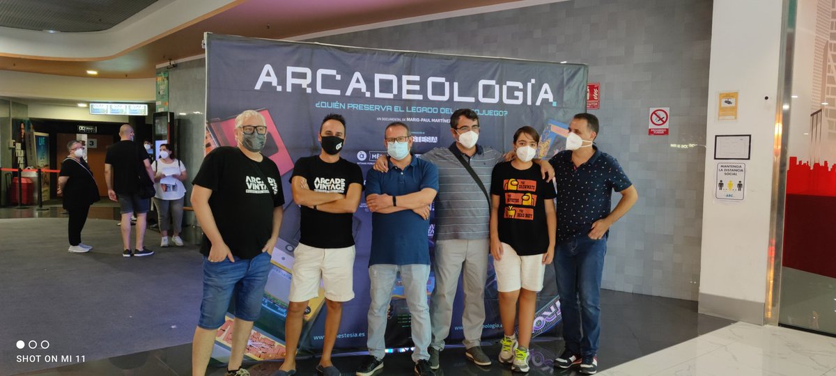 GAMELX's tweet photo. Ayer estuvimos en el estreno de @Arcadeologia en los Cines ABC de Elche, en el centro comercial @laljub, donde director, productor y algunos protagonistas dieron una charla antes de la proyección.
Una experiencia muy chula.
Si os gustan las arcades tenéis que ver este documental. https://t.co/gcOdECEoaf