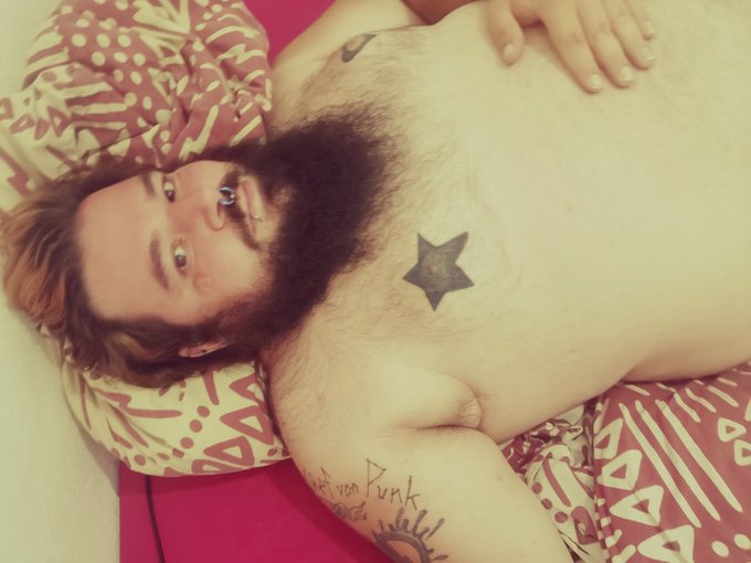 Endlich mal wieder etwas l&auml;nger im Bett liegen. 6.30 Uhr aufstehen nervt. Wer kommt dazu? #ChefvonPunk<a href="/tag/chefvonpunk"class="tags"><span>#chefvonpunk</span></a>