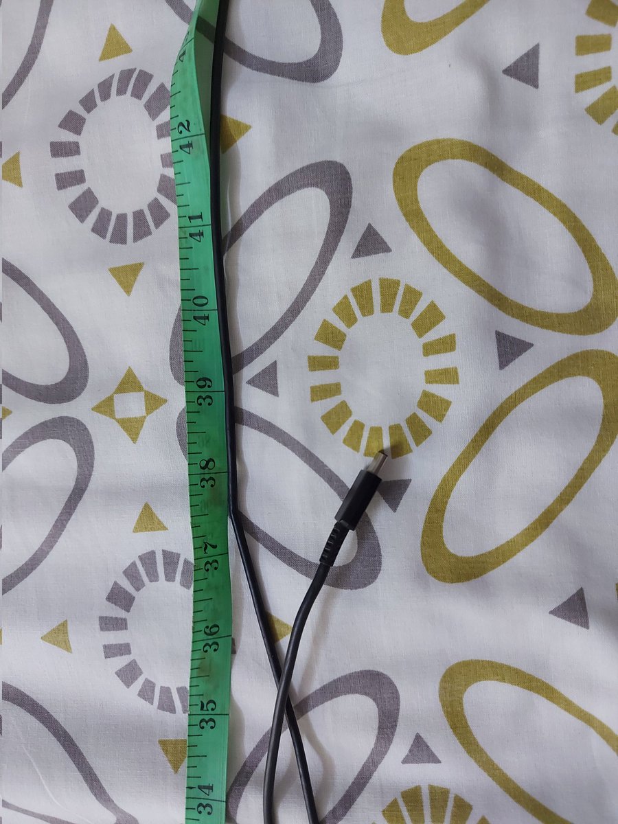 ShialSwati's tweet photo. @Drommy007 @SamsungIndia Also the lenght of the charger cords have decreased alot and  They are trying to save their money using cheap tactics..the new A series phones will have only 2 inches cords just for name sake chargers https://t.co/ZbwC1DQ4Np