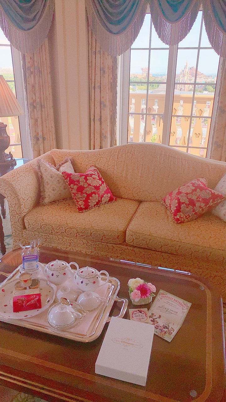 ごりみさ もちろんジェイドも連れてった ディズニーランドホテル ディズニーマジックキングダムスイート 誕生日 ディズニー T Co Xjncbazxlh Twitter